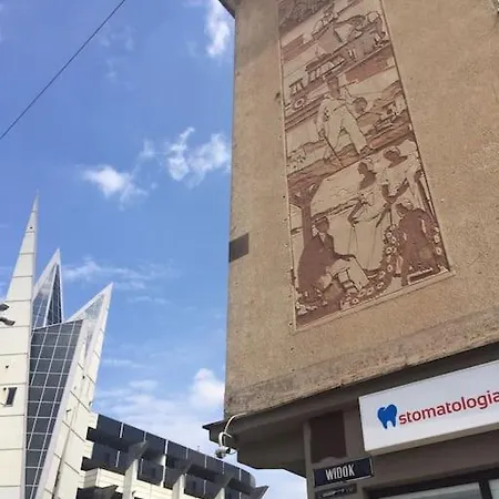 4 - 86 M2 - 300 M Od Rynku * Wrocław
