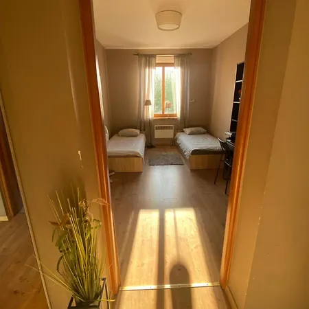 4 - 86 M2 - 300 M Od Rynku アパート