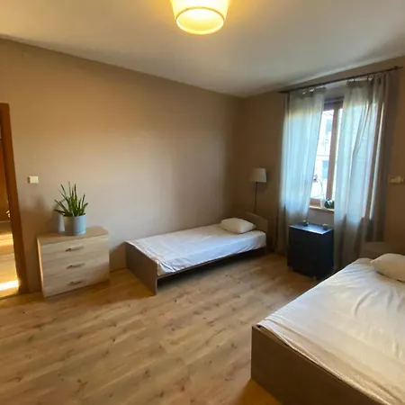 4 - 86 M2 - 300 M Od Rynku アパート *